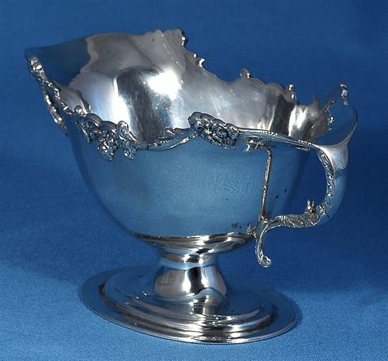 An Edwardian silver two handled double lipped sauce boat, Height 90mm weight: 6.6oz/206grms.